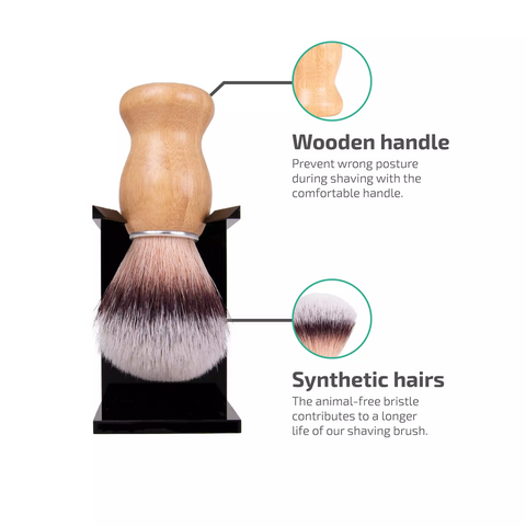 De scheerkwast heeft een houten handvat en synthetische diervriendelijke haren.
