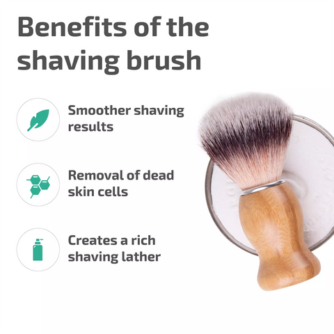 Scheerkwast op een bakje met scheerzeep. De scheerkwast staat garant voor een glad resultaat, verwijdering van dode huidcellen en het creëren van een vol scheerschuim.